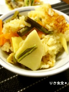 タケノコとワラビの春の炊き込みごはん-レシピのメイン写真