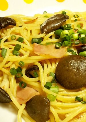 霜降りひらたけとベーコンバター醤油パスタ-レシピのメイン写真