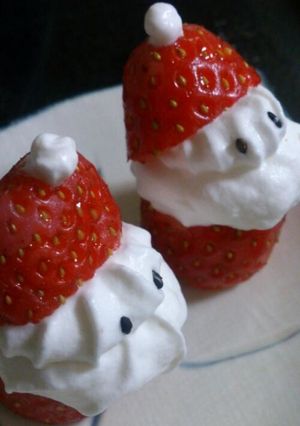 いちごと生クリームで☆簡単サンタさん-レシピのメイン写真