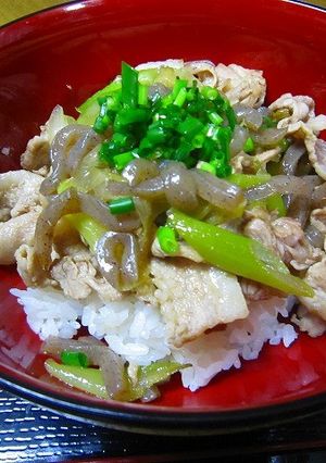 豚肉と糸こんにゃくの甘辛丼ぶり-レシピのメイン写真