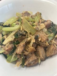 さば味噌煮と青梗菜・生姜の炒め物 鯖-レシピのメイン写真