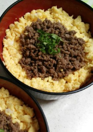 ひまわり丼＊挽き肉たまご-レシピのメイン写真