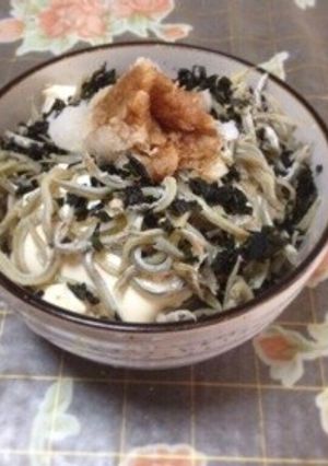 簡単☆朝のコウナゴ豆腐海藻丼♪-レシピのメイン写真