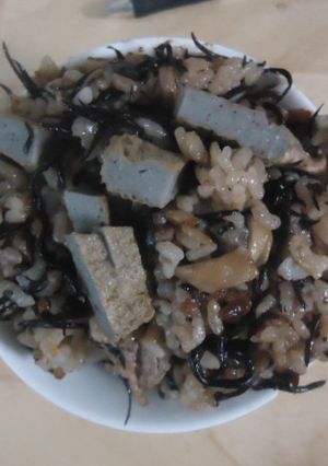 海の恵みいっぱいひじきご飯-レシピのメイン写真