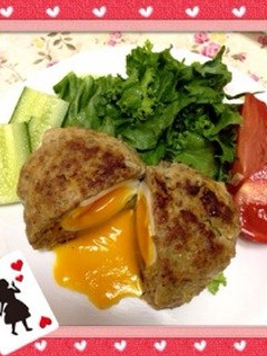 半熟卵〜in〜ハンバーグ…(o˘◡˘o)-レシピのメイン写真
