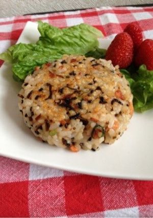 ＊冷ご飯de焼きおにぎり＊（鮭ごま昆布）-レシピのメイン写真