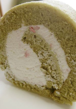 桜パウダーを使って、桜のロールケーキ♪-レシピのメイン写真