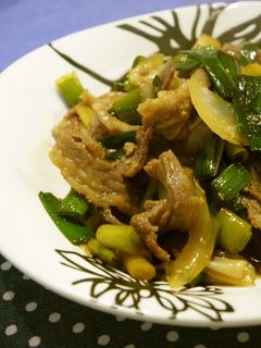 ニンニクの葉と新玉ねぎと牛肉スタミナ炒め-レシピのメイン写真