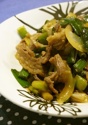 ニンニクの葉と新玉ねぎと牛肉スタミナ炒め-レシピのメイン写真