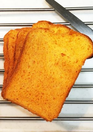ハーブが香るトマトとチーズの食パン-レシピのメイン写真