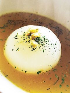 簡単!丸ごと新玉ねぎのコンソメスープ-レシピのメイン写真