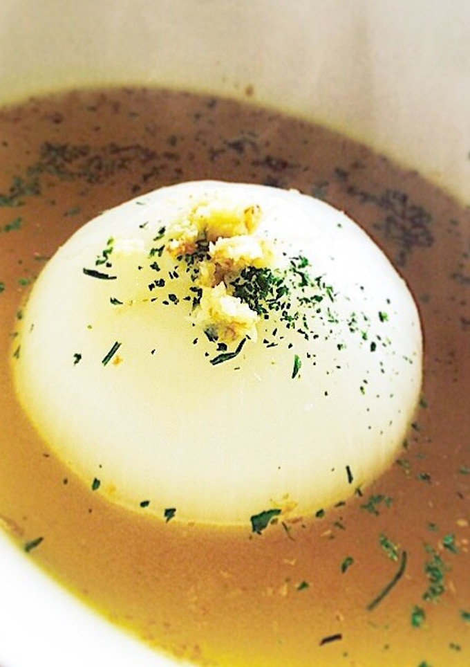 簡単！丸ごと新玉ねぎのコンソメスープ-レシピのメイン写真