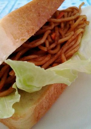 お手軽焼きそばサンド→ラップでお弁当にも-レシピのメイン写真