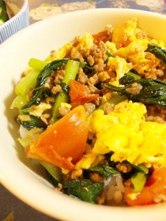 赤黄緑の♪ トマ・タマ・ほうれん草丼-レシピのメイン写真