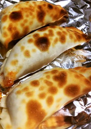 餃子の皮で簡単カルツォーネ風ピザ-レシピのメイン写真