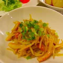 A picture of もやしと竹輪のカレー炒め。.