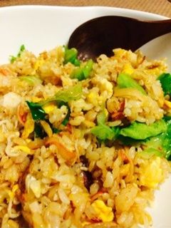 【15分】定番♡レタスとカニカマの炒飯-レシピのメイン写真