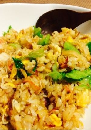 【15分】定番♡レタスとカニカマの炒飯-レシピのメイン写真