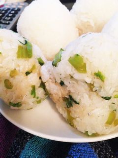 大根の葉としらすのおにぎり-レシピのメイン写真