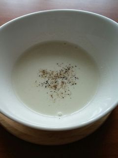 捨てないで!うすいえんどうの皮スープ-レシピのメイン写真