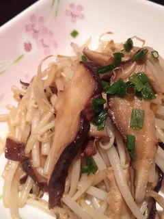 簡単安いおかず♪椎茸&もやしのバター炒め-レシピのメイン写真