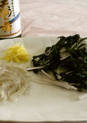 好きに食べちゃって♪♪白魚と金時草の一皿-レシピのメイン写真