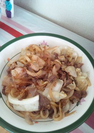 簡単だけど豪華な牛肉焼きうどん-レシピのメイン写真