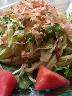 ゆっこちゃんのカラフルわかめうどん-レシピのメイン写真