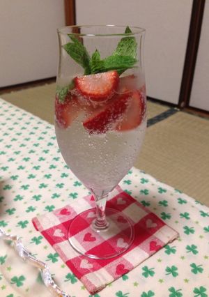 おもてなしに♡苺とミントのサイダー-レシピのメイン写真