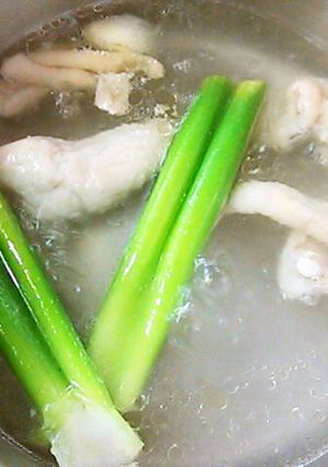 残った鶏皮は捨てる前にスープを取ろう！-レシピのメイン写真