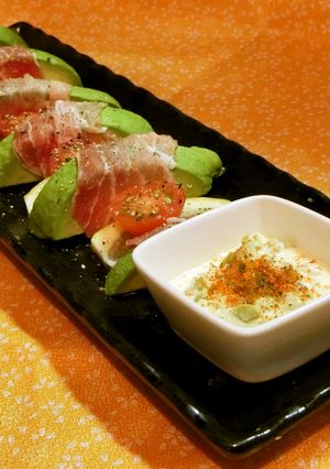 アボカドと生ハムのオリーブソース添え-レシピのメイン写真
