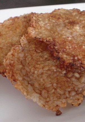(∵)屋：醤油香ばしい♪おこげせんべい-レシピのメイン写真