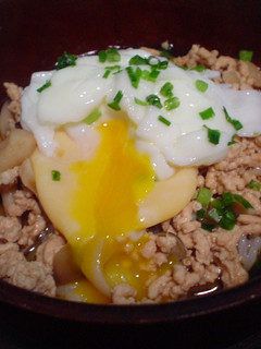 (∵)屋:半熟卵の鳥ミンチ丼-レシピのメイン写真