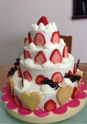 大家族のいちごのバースデーケーキ-レシピのメイン写真