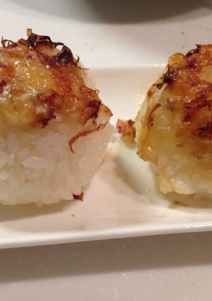 チーズかつおのたこやきおにぎり-レシピのメイン写真