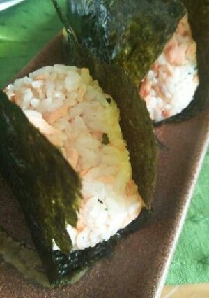 ﾁｬﾝﾁｬﾝ焼きの鮭でおにぎり-レシピのメイン写真