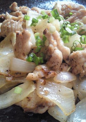 鶏せせりと玉ねぎ焼き鳥風炒め゜+｡-レシピのメイン写真