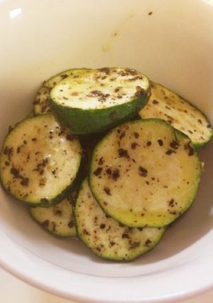 ズッキーニの簡単バジル風味ソテー-レシピのメイン写真