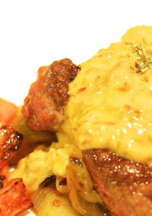 チーズとホワイトソースのビーフステーキ-レシピのメイン写真