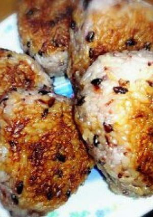 黒米入りご飯の焼きおにぎり♡-レシピのメイン写真