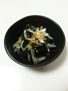 新玉ねぎとワカメの酢の物-レシピのメイン写真