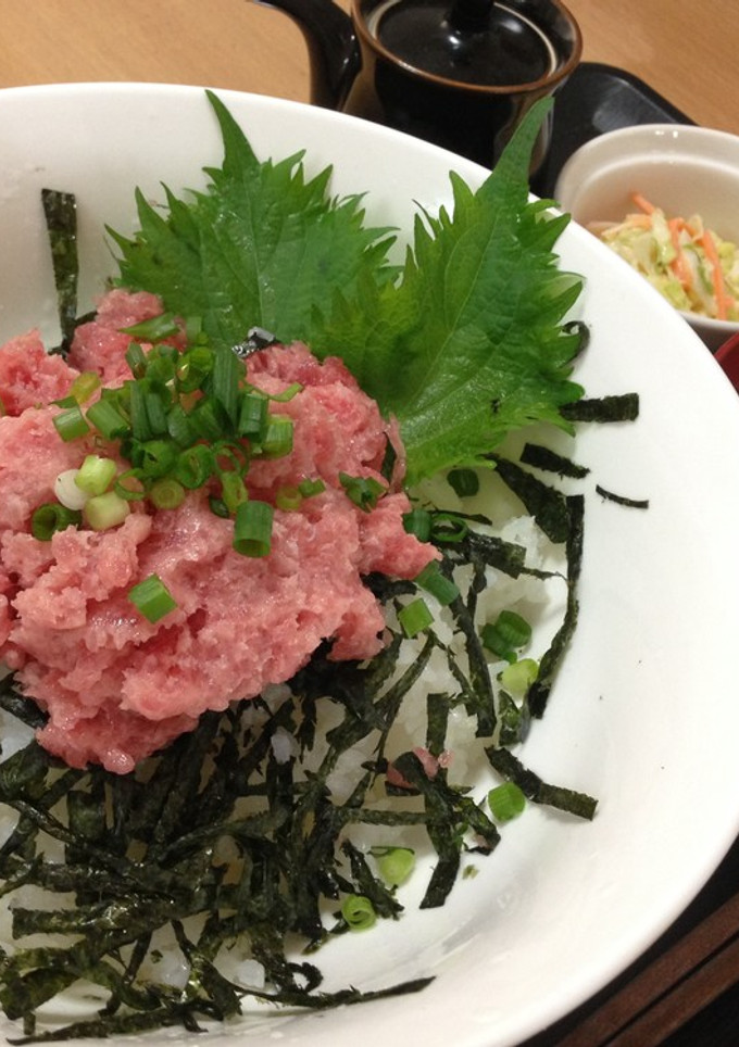 ファミレス風まぐろのたたき丼-レシピのメイン写真