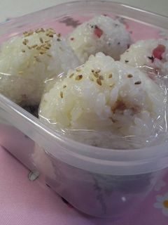 うま〜!ツナそぼろマヨのおにぎり-レシピのメイン写真