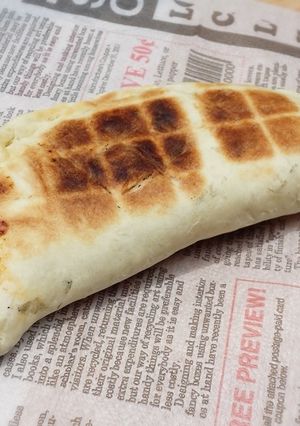 バーベキューでカルツォーネ（冷凍ＯＫ）-レシピのメイン写真