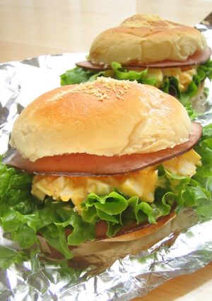 チーズが香ばしい！ハムと卵のロールサンド-レシピのメイン写真