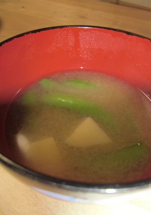 スナップエンドウとじゃが芋のお味噌汁-レシピのメイン写真
