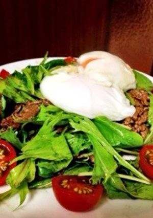 肉×野菜×半熟玉子のサラダ-レシピのメイン写真