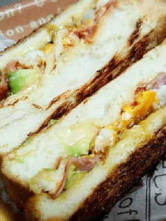 フライパンで♪アボカド玉子のホットサンド-レシピのメイン写真
