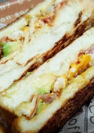 フライパンで♪アボカド玉子のホットサンド-レシピのメイン写真