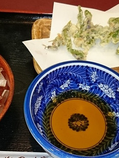 藤とハナイカダの天ぷら-レシピのメイン写真